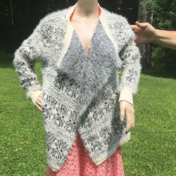 Like NEW Cirana Eyelash Aztec Design Cardigan - Picture 2 of 8